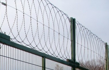 74789_ploskiy-barer-bezopasnosti-iz-armirovannoy-kolyuchey-lenty-bukhta-500mm-vitkov-v-p-m-4-4-g-74789